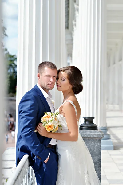 Matrimonio coppia sulla natura — Foto Stock