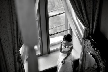 Gelinlik giymiş gelin