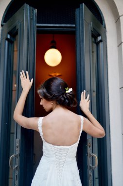 Gelinlik giymiş gelin