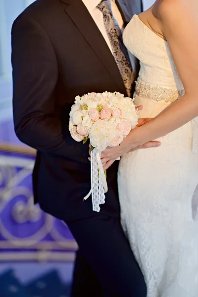 Pareja de boda en interiores — Foto de Stock