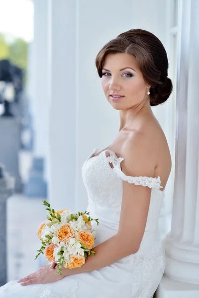 Bruid in trouwjurk — Stockfoto