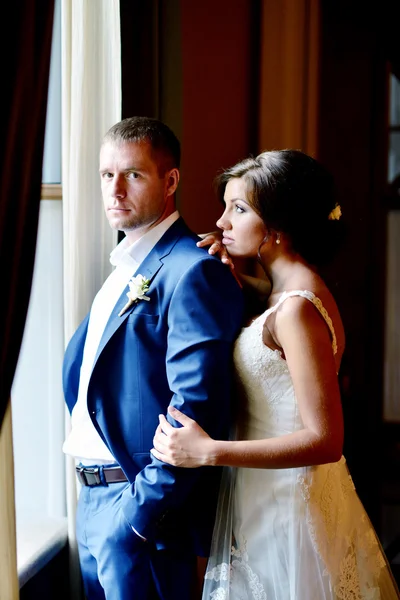 Wedding couple indoors — Stock Photo, Image