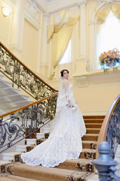 Bride in wedding dress — Stock Photo, Image