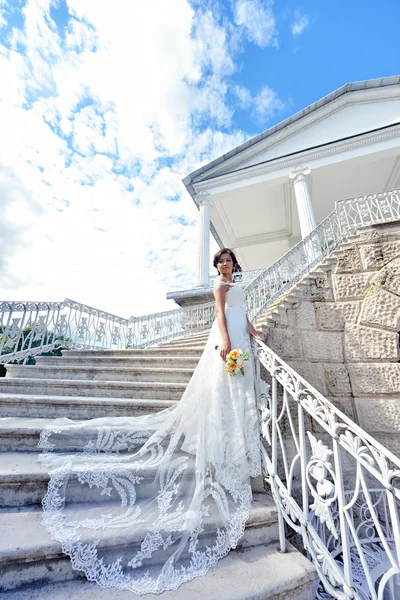 Noiva em vestido de noiva — Fotografia de Stock