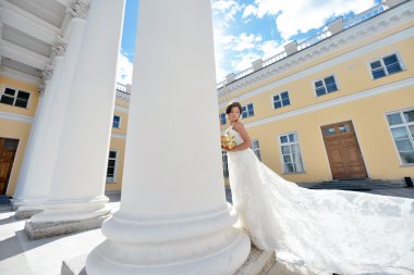 Gelinlik giymiş gelin