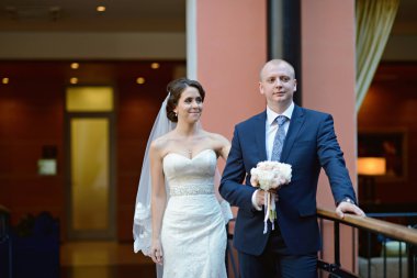 Düğün çifti açık havada