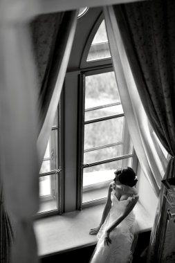 Gelinlik giymiş gelin