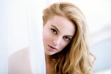 zarif poz çıplak kadın