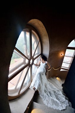 Gelinlik giymiş gelin