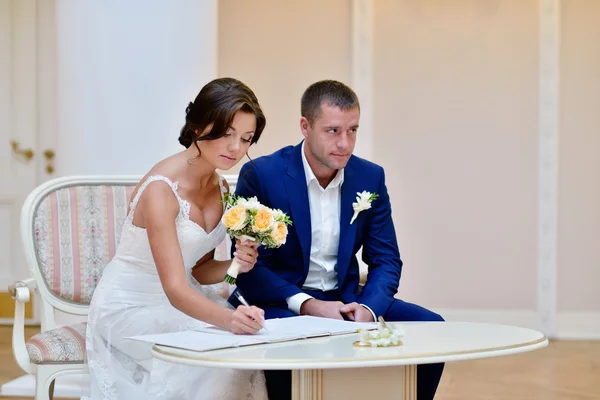 Wedding couple indoors — Stock Photo, Image