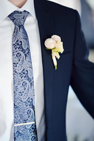 Groom in dark blue suit — Stock Photo, Image