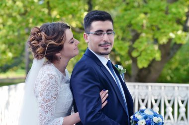 Evlilik çift park üzerine