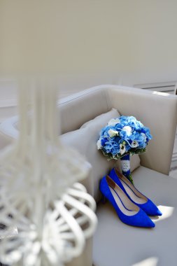 Güzel buket ve ayakkabı