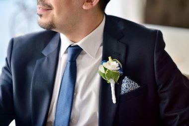 Yakışıklı damat niteliğine