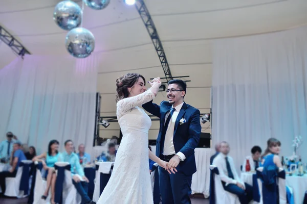 Matrimonio coppia danza — Foto Stock
