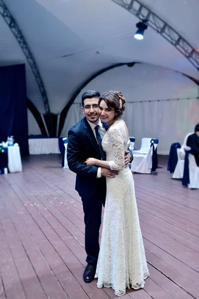 結婚式のカップルのダンス — ストック写真