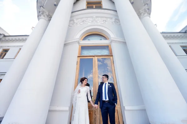 Matrimonio coppia all'aperto — Foto Stock