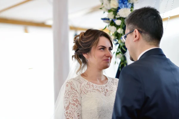 La pareja de casados se casa — Foto de Stock