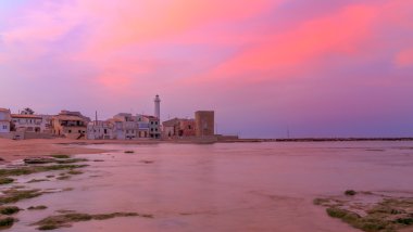 Punta Secca Beach - yer çekimi Montalbano güneş doğarken