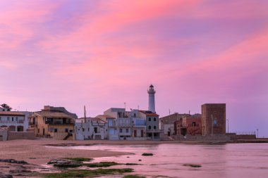 Punta Secca Beach - yer çekimi Montalbano güneş doğarken