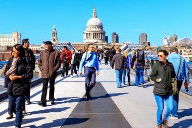 St Paul's Katedrali ve Londra'da Millennium Köprüsü