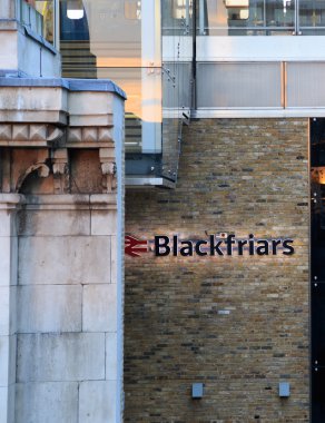 Londra Blackfriars istasyonu işareti