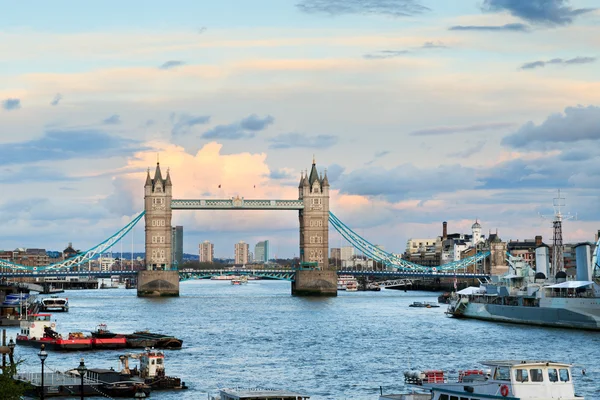 Tower Bridge e Tamigi — Foto Stock