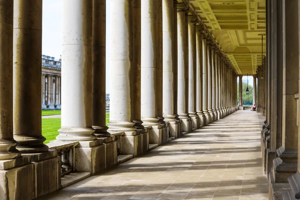 Colonnade à l'Université de Greenwich — Photo