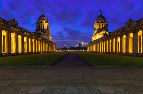 Université de Greenwich la nuit — Photo