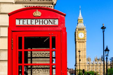İkonik kırmızı telefon kulübesi