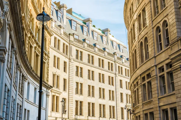 Büyük Londra Emniyet Müdürlüğü, Londra binada dış