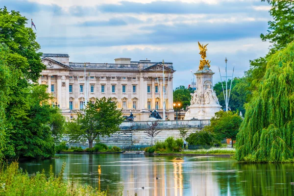 Palacio de Buckingham en Londres — Foto de Stock