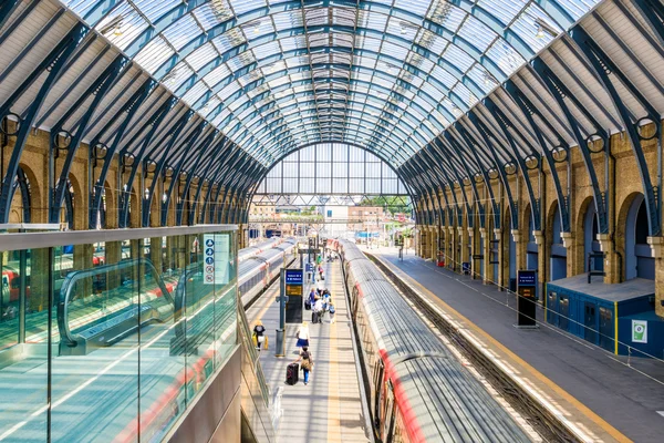 Könige kreuzen Bahnsteige — Stockfoto