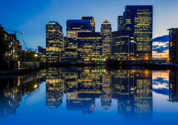 Canary Wharf in London at Night — Stock Photo, Image