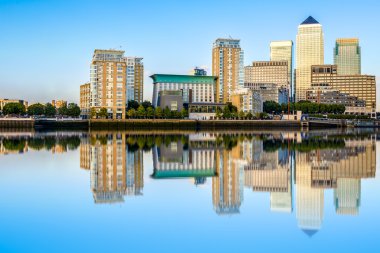 Gündüz sırasında Londra'da Canary Wharf