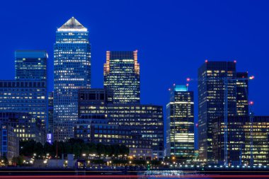 Canary Wharf Londra akşam 