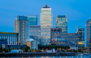 Canary Wharf Londra akşam 