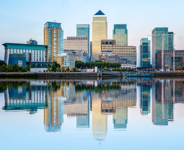 Canary Wharf in London at Sunset — Stock Photo, Image