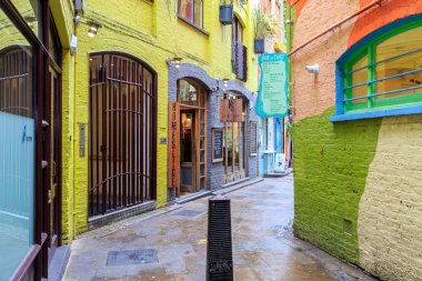 Neal'ın bahçesinde, Londra'daki Covent Garden küçük bir sokakta