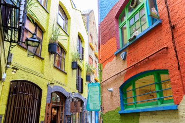 Neal'ın bahçesinde, Londra'daki Covent Garden küçük bir sokakta