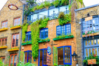 Neal'ın bahçesinde, Londra'daki Covent Garden küçük bir sokakta