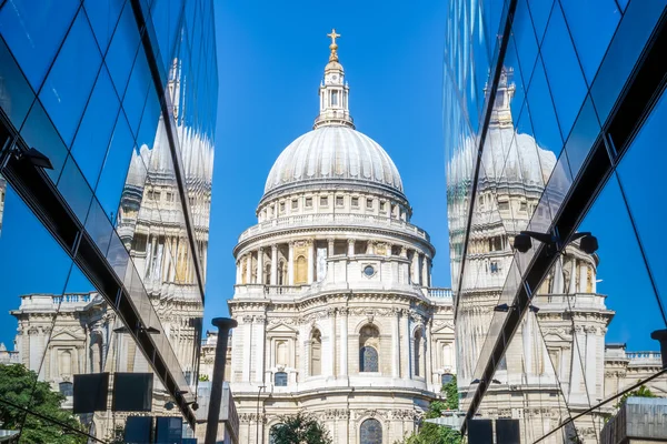 St pauls καθεδρικό ναό στο Λονδίνο — Φωτογραφία Αρχείου