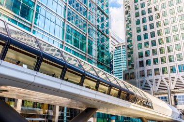 Canary Wharf yaya köprüsü