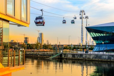Thames teleferik gün batımında