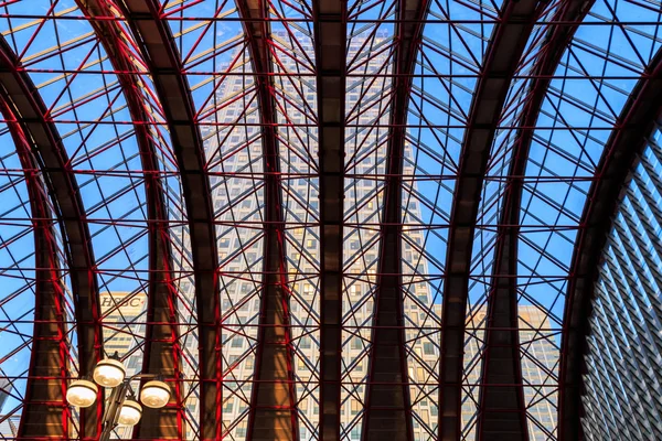 Glass Ceiling of Canary Wharf Docklands Light Railway Station — Stock Photo, Image