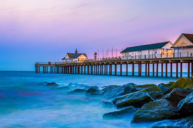 Southwold Pier Suffolk, İngiltere'de gün batımında