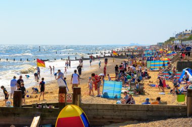Southwold İngiltere'de, kalabalık plaj