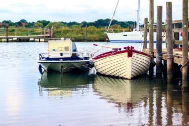 Southwold limanında demirli deniz araçları