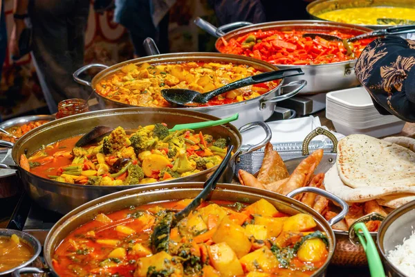 Főzött Curryk Választéka Londoni Camden Market Ben Jogdíjmentes Stock Fotók