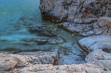 Günbatımı Novi Vinodolski plajda, Hırvatistan